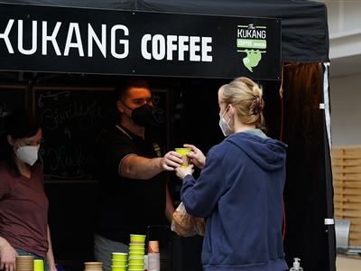 Ochranářská kavárna Kukang Coffee zpříjemňuje personálu ústecké nemocnice boj proti koronaviru