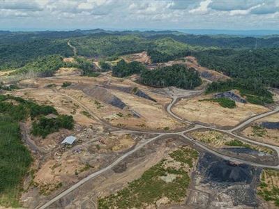 Těžba hnědého uhlí na území budoucího hlavního města Indonésie je zatím stále ještě aktivní